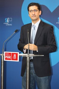 Caballero (PSOE) tacha de "inmoral" y de "escándalo" el sueldo que cobró Cospedal