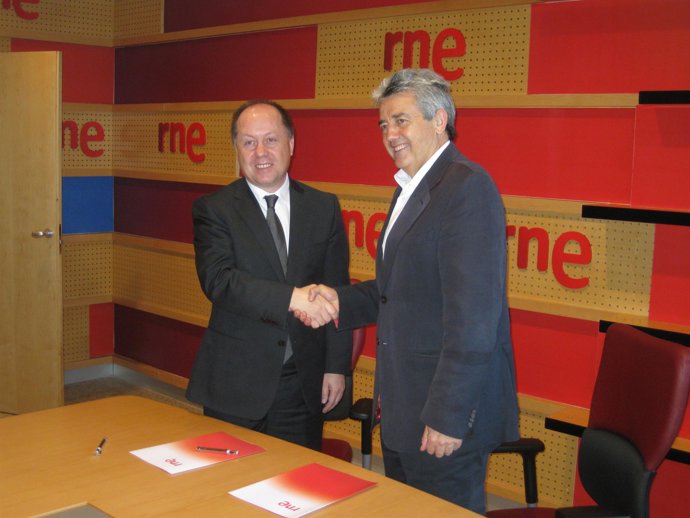 El presidente de Paradores de Turismo, Miguel Martínez, y el director de Radio N