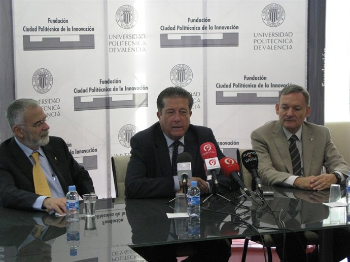 Pedro Fito, Federico Mayor Zaragoza y Fidel Toldrá en presentación de 'FoodInnov