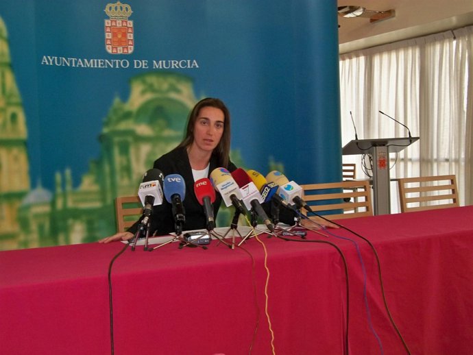 Nuria Fuentes en una rueda de prensa