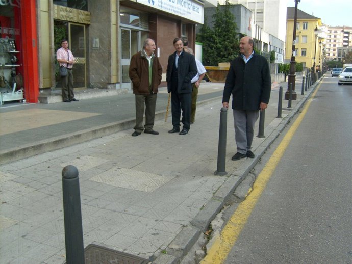 Estado de la acera en la Avenida de España