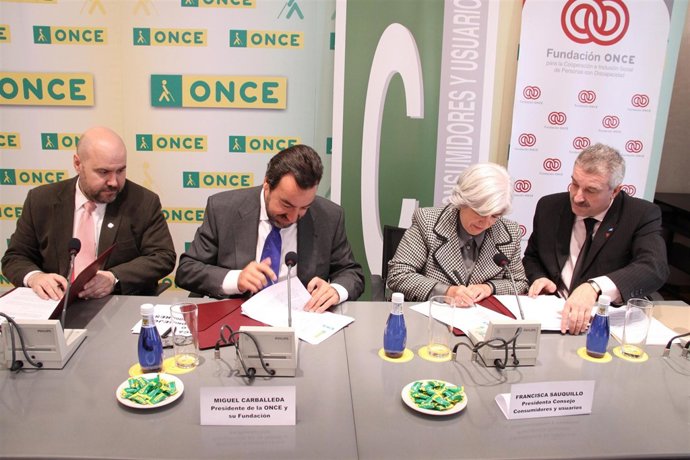 Firma del convenio entre CCU, ONCE y CERMI