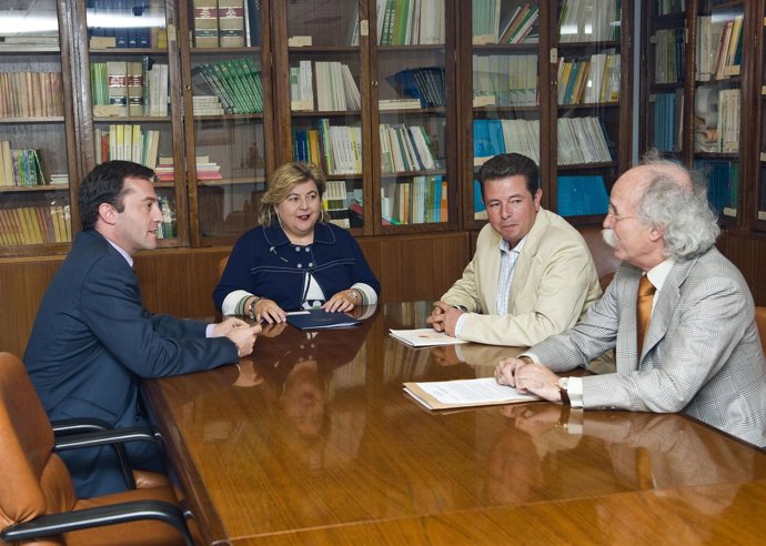 Reunión entre la Consejería de Agricultura y el sector del ibérico.