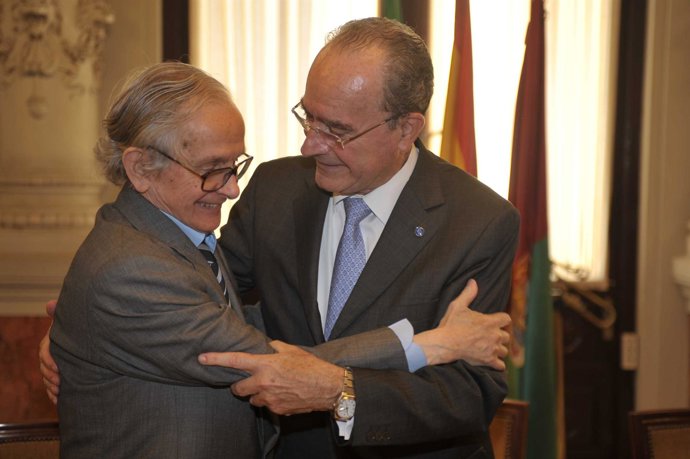 Revello y De la Torre antes de la reunión de la fundación