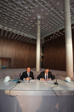 El presidente de la Diputación de Alicante, José Joaquín Ripoll (izquierda), y e