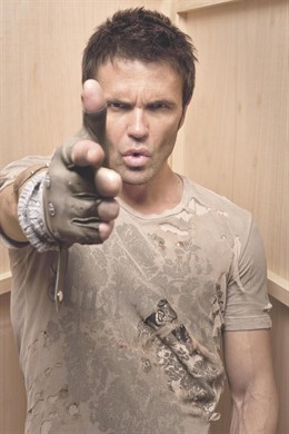 NP.ROBERT RAMIREZ PRESENTA SU NUEVO SINGLE EN EL TENERIFE 40 POP