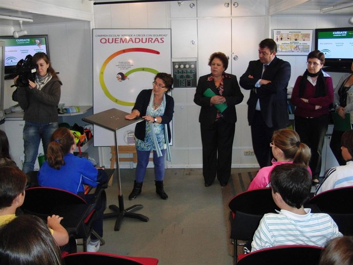 La delegada de Educación y el delegado de Empleo, en la presentación.