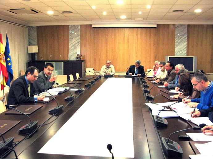 El director general (I) en la reunión mantenida con organizaciones agrarias