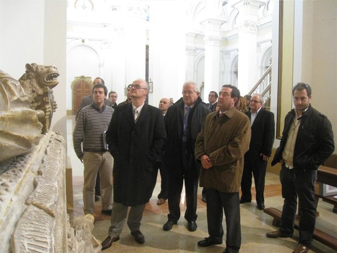 El consejero Alfonso Vicente y el alcalde de Épila visitan las obras de la Igles