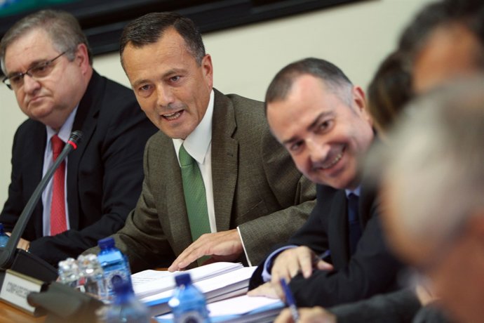 agustin hernandez presenta na comision 3ª do parlamento os orzamentos que xestio