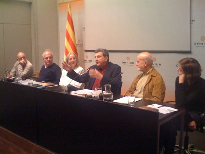 Lluís Busquets presenta su carta-libro al Papa