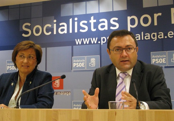 La coordinadora del Gabinete Parlamentario Socialista, Marisa Bustinduy, y el se