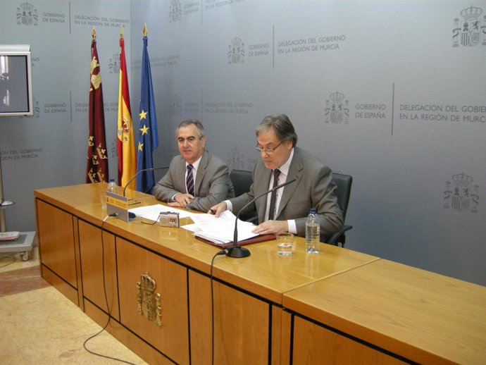 El delegado del Gobierno, Rafael González Tovar, y el director del Instituto Nac