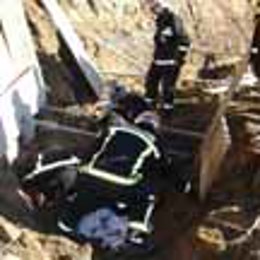 Los bomberos, en el momento del rescate