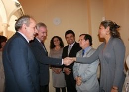 El presidente de la Comunidad recibe a los representantes de la Municipalidad Ca