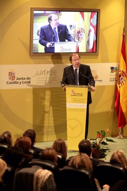 El presidente de la Junta de Castilla y León, Juan Vicente Herrera, durante la c