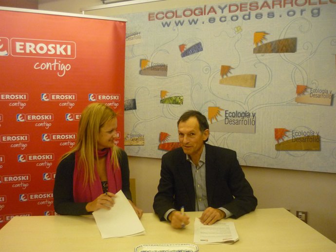 Firma del acuerdo entre Eroski y ECODES