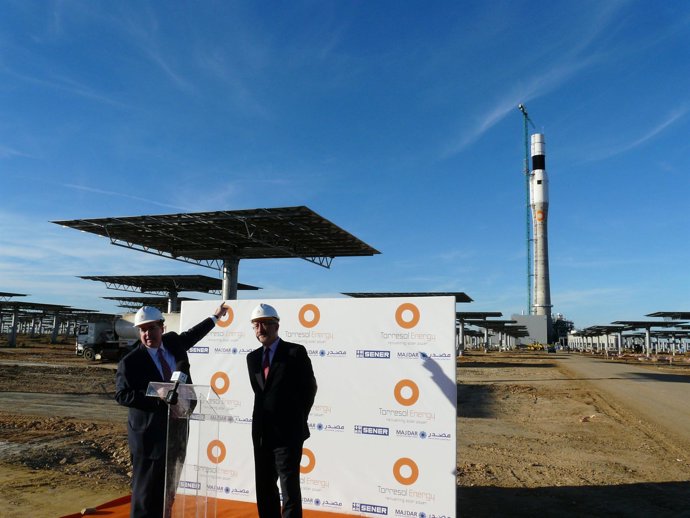 El presidente de Torresol y el consejero de Economía en 'Gemasolar'