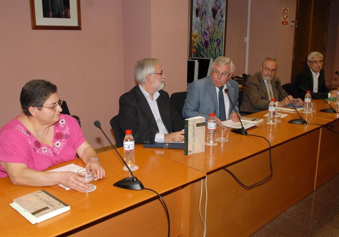 Emilio Martínez Navarro publica un libro sobre la ética profesional de los profe