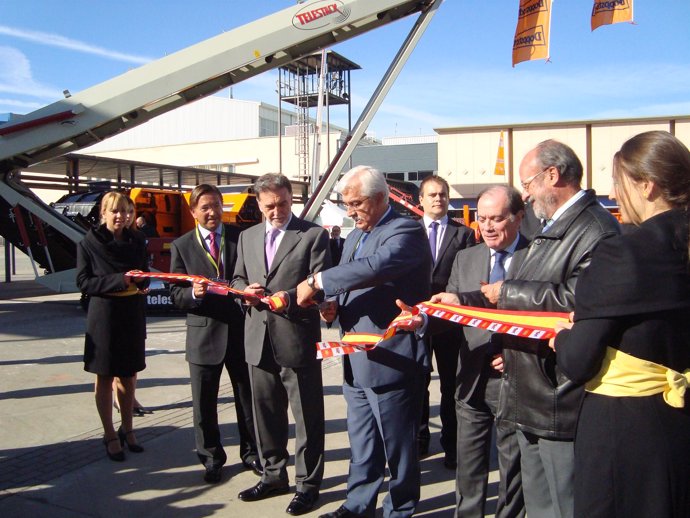 Las autoridades inauguran en Valladolid Expobioenergía 2010.