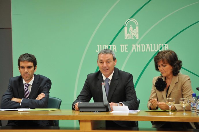 El consejero de Educación, Fracisco ÁLvarez de la Chica, junto a JOsé Tomás y Ca