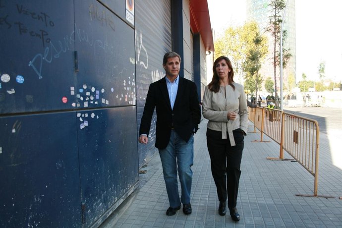 Sánchez-Camacho y Alberto Fernández en el distrito de Sant Martí