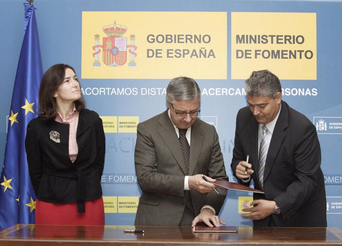 Ministra de Cultura, Ángeles González Sinde; ministro de Fomento, José Blanco; y