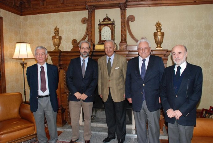 El embajador de Chile en España, Sergio Romero Pizarro, en la recepción con el r