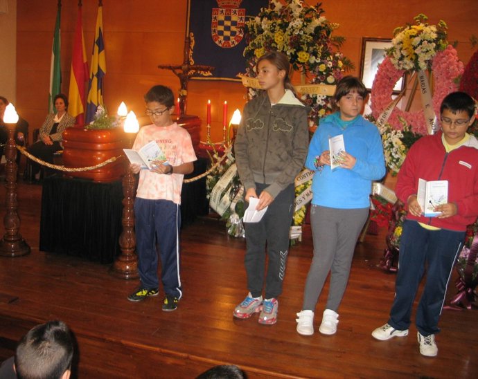 MOGUER DA SU ÚLTIMO ADIÓS AL POETA FRANCISCO GARFIAS