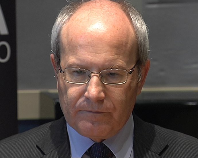 Montilla advierte PSOE que no pide permiso 