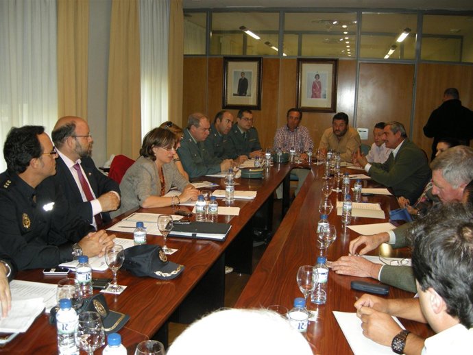 Foto Reunion Aceitunas Y Cobre