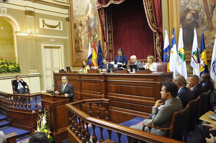 El presidente de Canarias, Paulino Rivero, durante su intervención