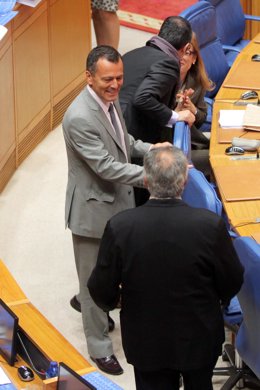 Agustín Hernández comparecerá no Pleno do Parlamento para explicar varios asunto