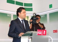 Velasco asegura que dimite "por dignidad" y defiende la legalidad de sus "actuaciones" y las de su esposa