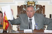 Imbroda llama "estúpidos y manipuladores" a quienes le acusan de estar trás las revueltas en los barrios musulmanes