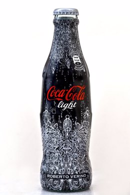 Diseño de Roberto Verino para la botella de Coca-Cola Light