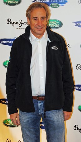 Posado del actor Juanjo Puigcorbé en el Rally benéfico de Land Rover 