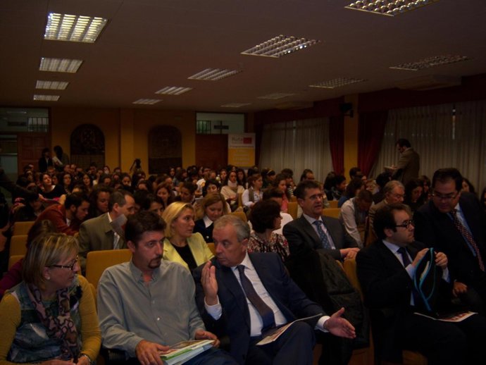 El secretario xeral del PSdeG, Manuel 'Pachi' Vázquez charla al inicio del congr