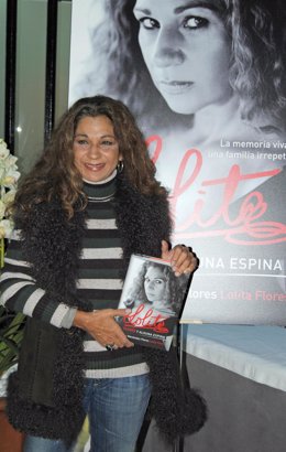 Lolita Flores en la presentación de su libro 