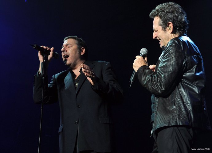 Carlos Goñi y Miguel Ríos en un concierto en Granada en septiembre.