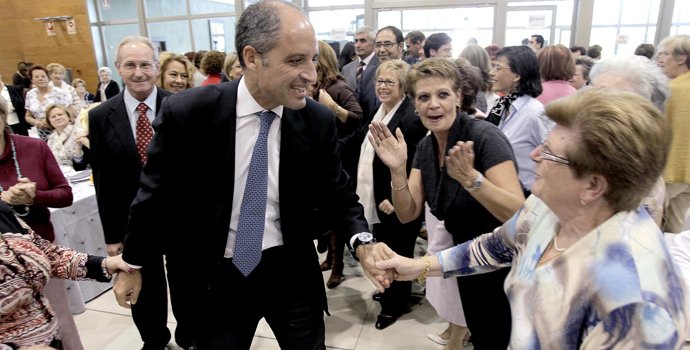 Camps saluda a las asistentes a la XIV Jornada de la Mujer Rural.