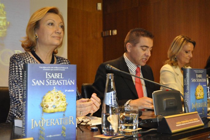 Rudi en la presentación de un libro