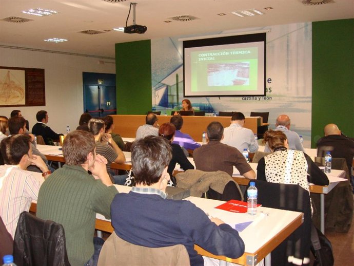 LOS CONTRATISTAS CLAUSURAN UN CURSO DE PATOLOGÍAS, REPARACIÓN Y REFUERZO DE EDIF