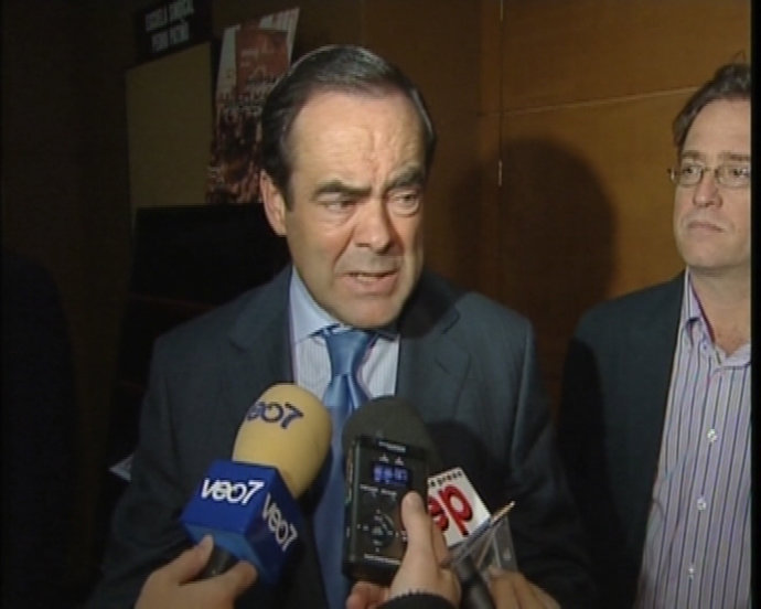 Bono quiere renovar a los que pierden