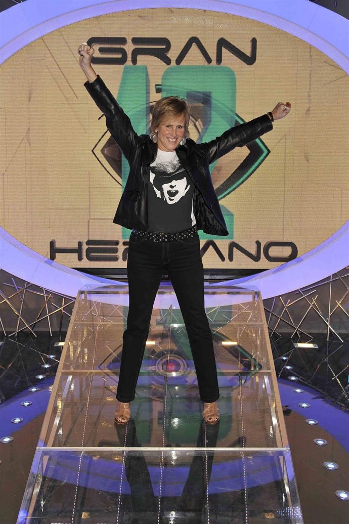 Posado de Mercedes Milá en el plató de Gran Hermano 