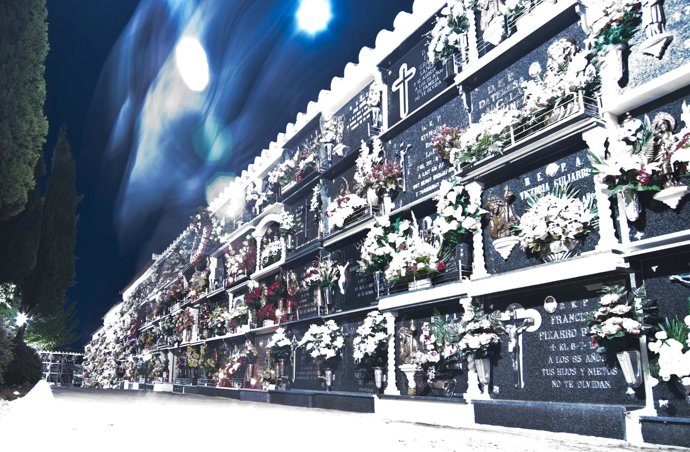 Imagen nocturna del Cementerio de Monturque (Córdoba)