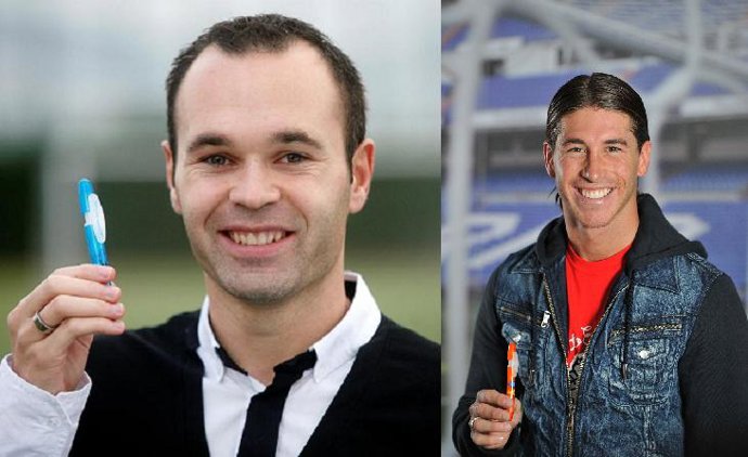 Iniesta y Ramos con la campaña 'Un Juguete, Una Ilusión'