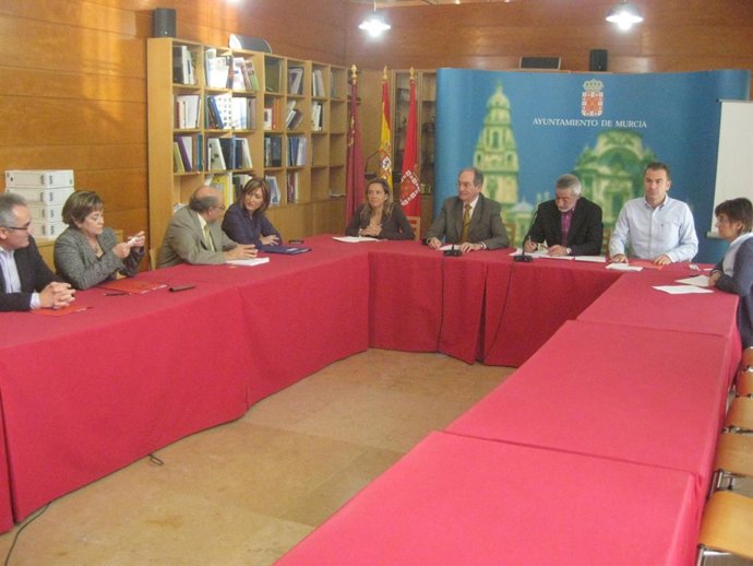 La Comisión Especial de Vigilancia de la Contratación comienza a tratar el exped