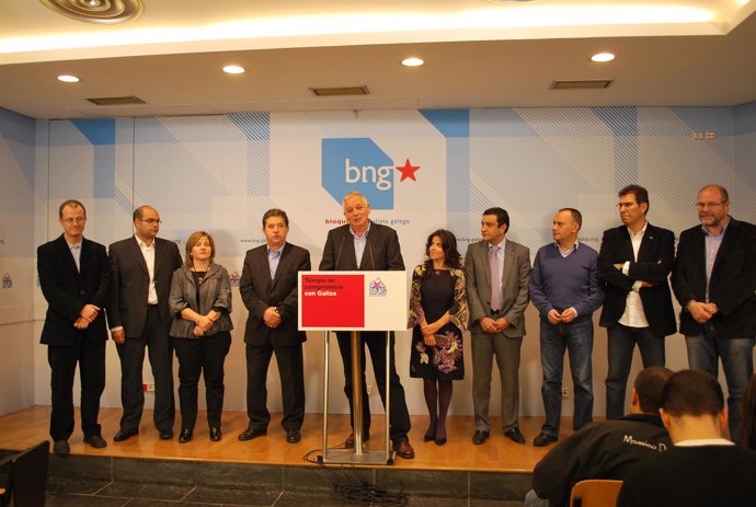 Candidatos del BNG municipales 2011 con Guillerme Vázquez