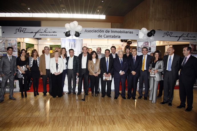 Autoridades en la inauguración del II Salón Outlet
